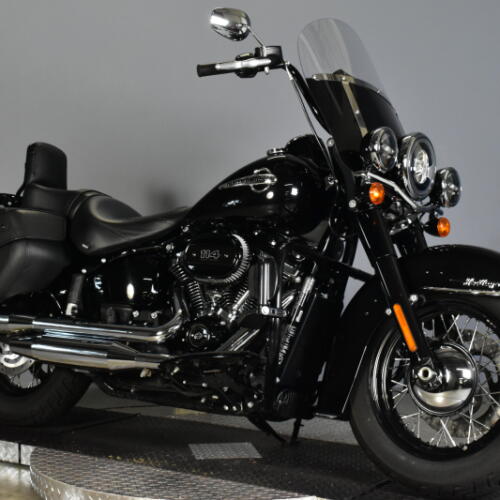 2018 Harley-Davidson® Heritage Classic 114 Vivid Black thumb 2