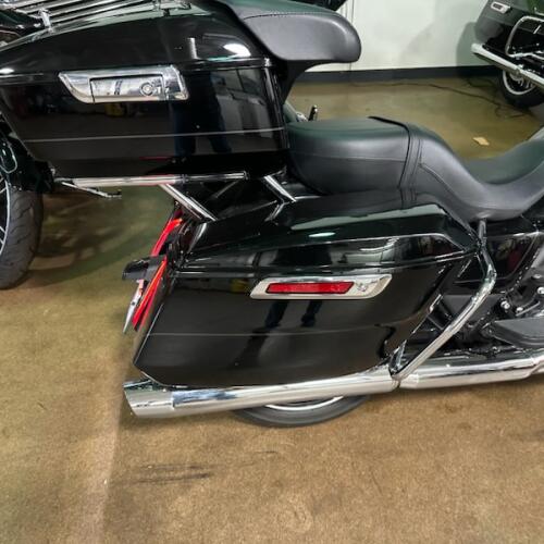 2025 Harley-Davidson® Street Glide® Ultra Vivid Black Chrome Trim thumb 3