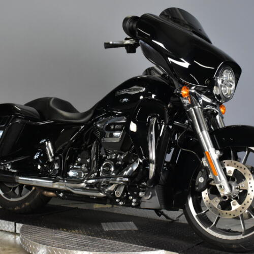 2022 Harley-Davidson<sup>®</sup> Street Glide<sup>®</sup> FLHX thumb 3