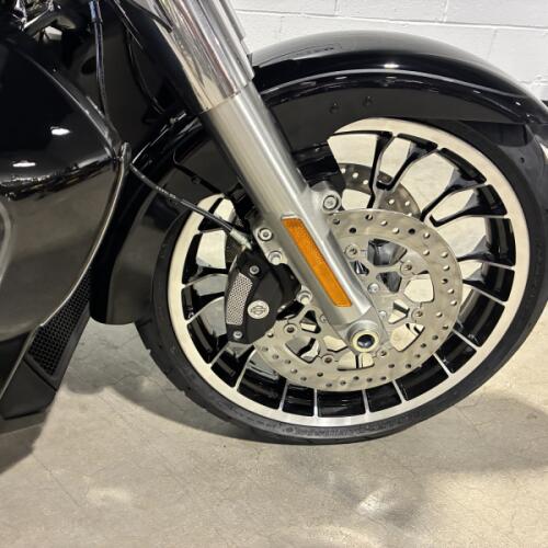 2026 Harley-Davidson® Street Glide 3 Limited Vivid FLHLT thumb 2