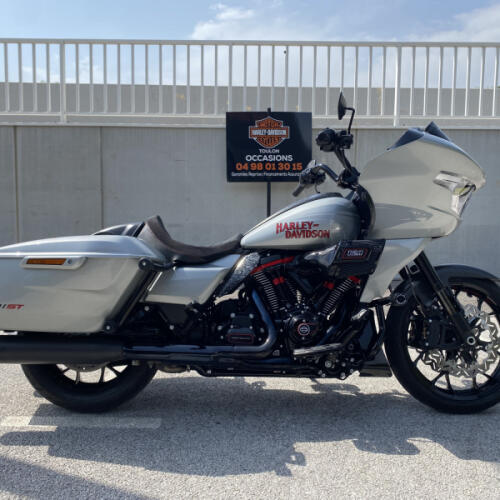 2025 Harley-Davidson® CVO™ Road Glide™ ST thumb 2