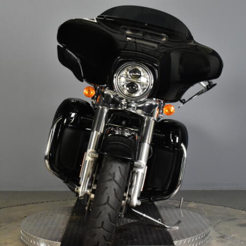 2022 Harley-Davidson<sup>®</sup> Street Glide<sup>®</sup> FLHX thumb 2