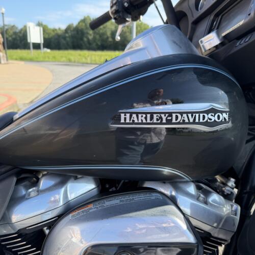 2018 Harley-Davidson® Electra Glide® Ultra Classic® Vivid Black thumb 1