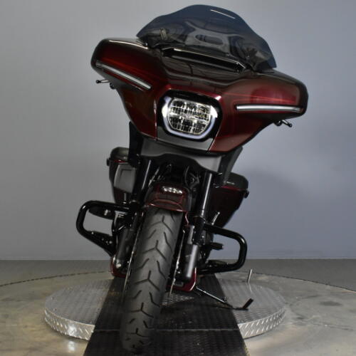 2024 Harley-Davidson® CVO™ Street Glide® FLHXSE thumb 2