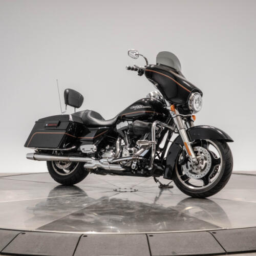 2013 HARLEY-DAVIDSON FLHX STREET GLIDE in Vivid Black w/pinstripe thumb 3