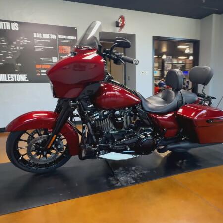 2018 Harley-Davidson® Street Glide® Special Hard Candy Hot Rod Red Flake thumb 2