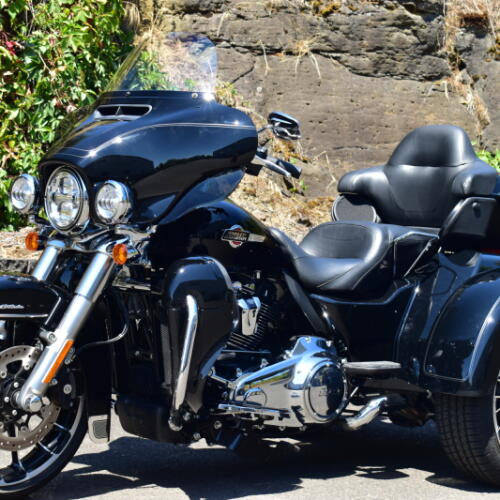 2025 Harley-Davidson® Tri Glide® Ultra FLHTCUTG thumb 0