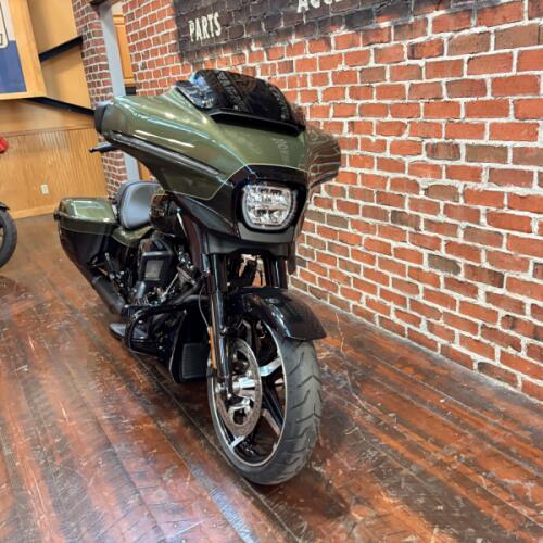 2026 Harley-Davidson® Street Glide® FLHX thumb 1