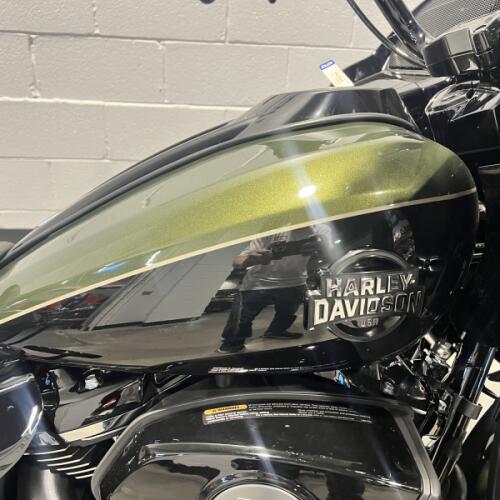 2026 Harley-Davidson® Road Glide Limited Olive Steel Metallic / Vivid Black FLTRXL thumb 3