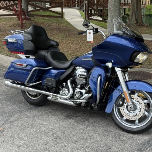 2016 Harley-Davidson® Road Glide® Ultra Superior Blue thumb 3