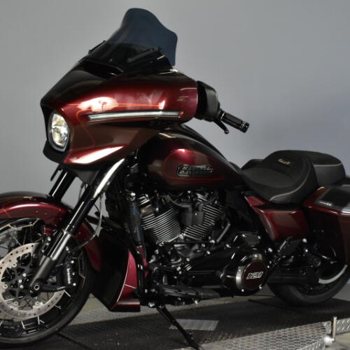 2024 Harley-Davidson® CVO™ Street Glide® FLHXSE thumb 1