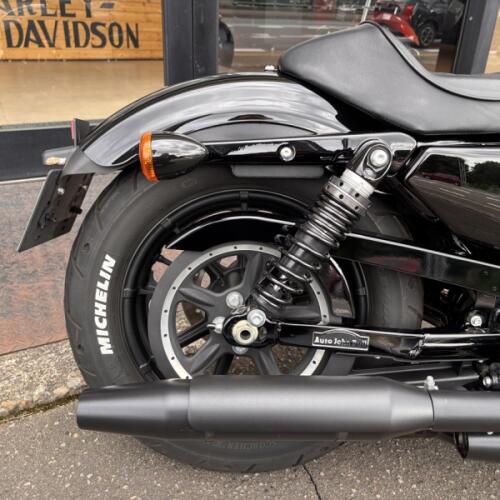 2018 Harley-Davidson® Iron 1200™ Vivid Black thumb 2