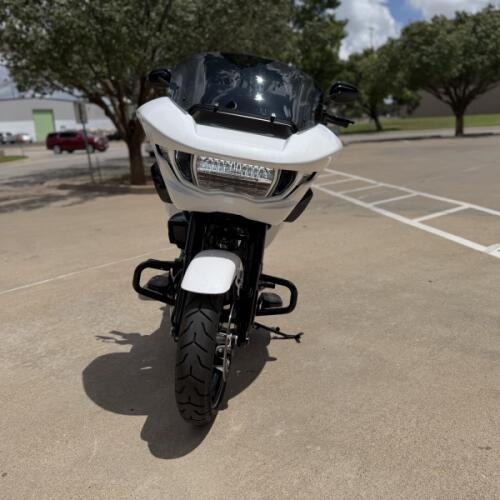 2024 Harley-Davidson® Road Glide® White Onyx Pearl - Black Finish thumb 2