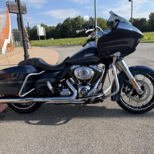 2016 Harley-Davidson® Road Glide® Special Custom Colour Cosmic Blue Pearl thumb 3