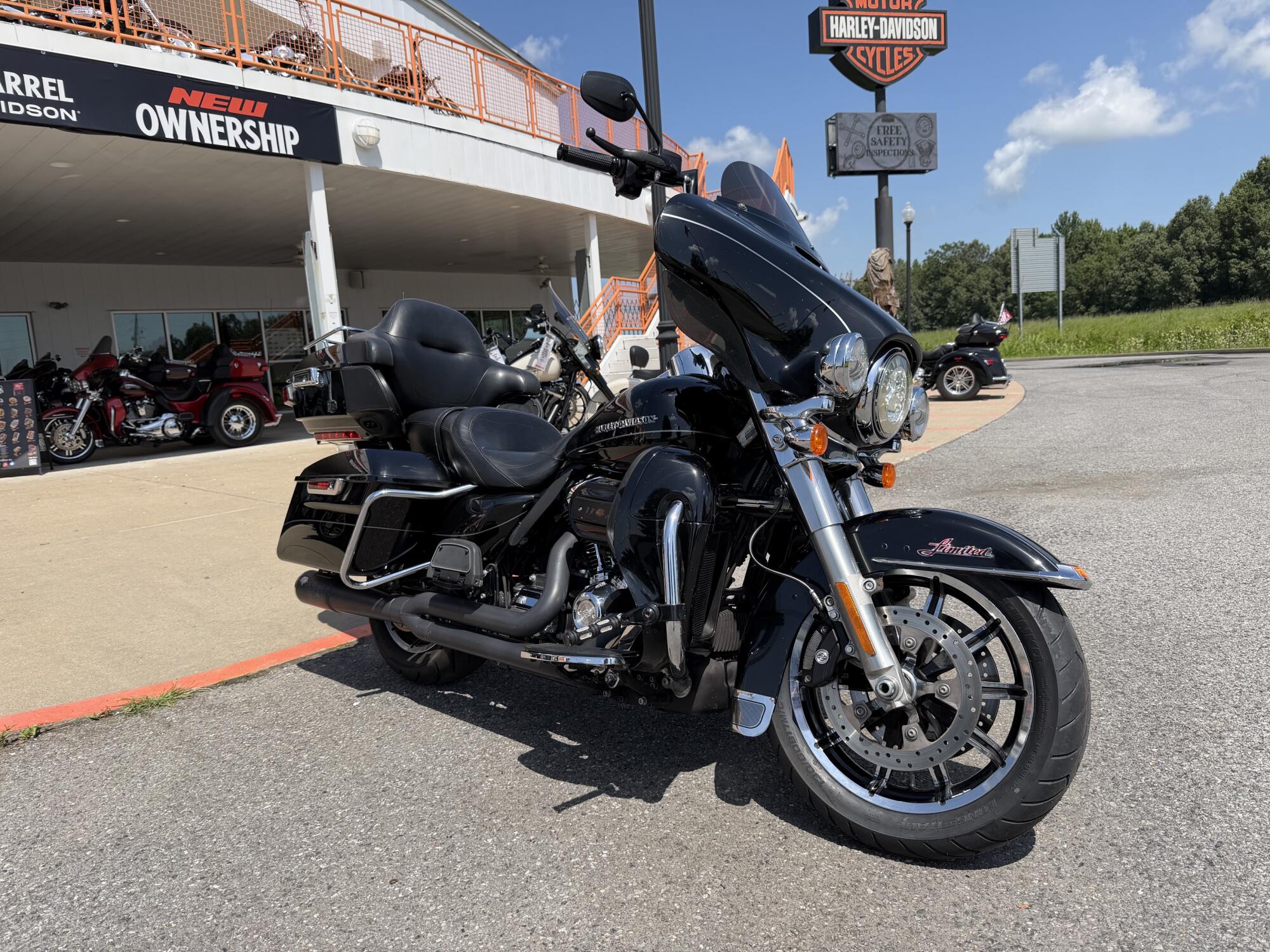 2017 Harley-Davidson® Ultra Limited Black
