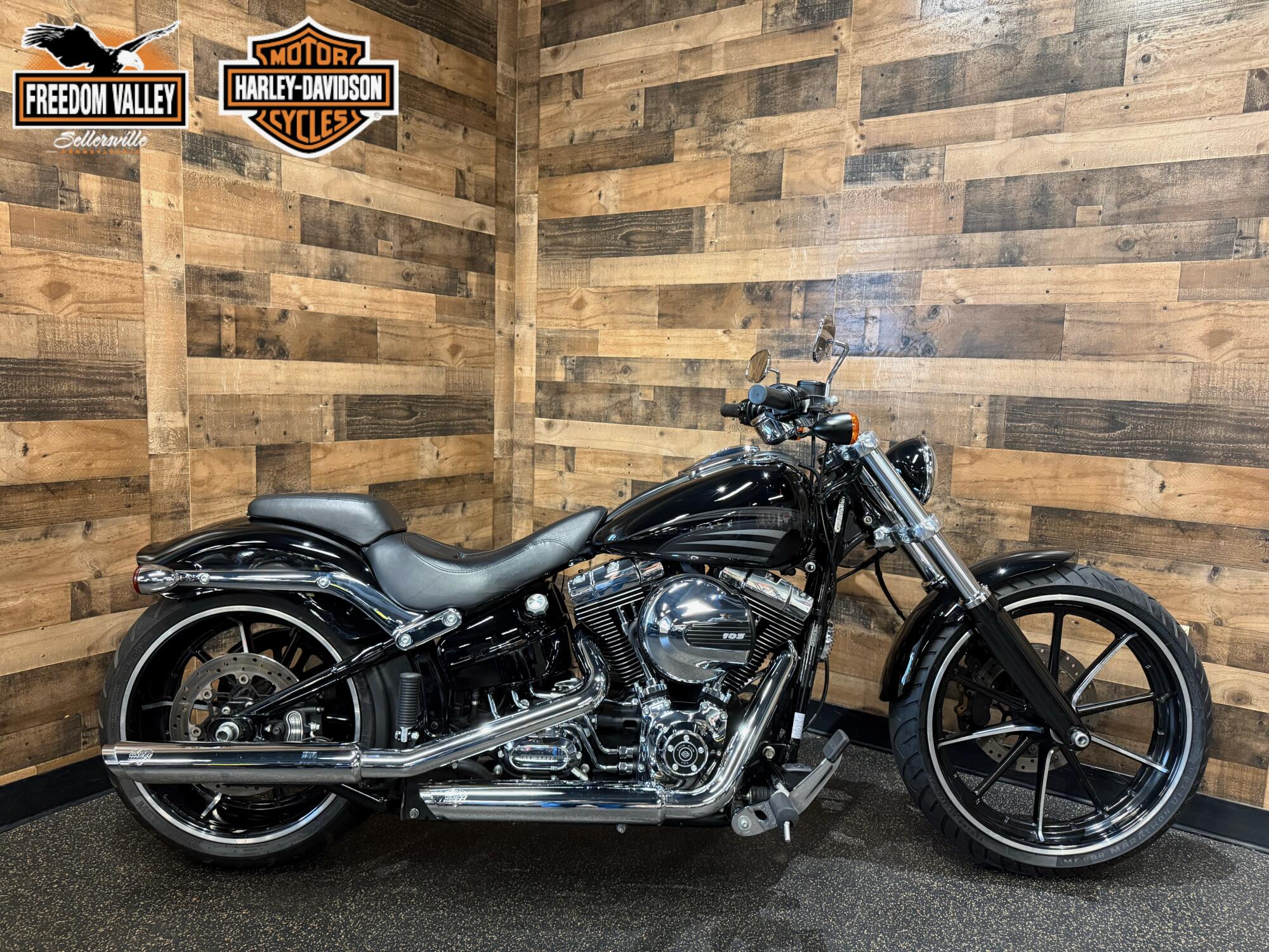 2016 Harley-Davidson® Breakout® Vivid Black FXSB103