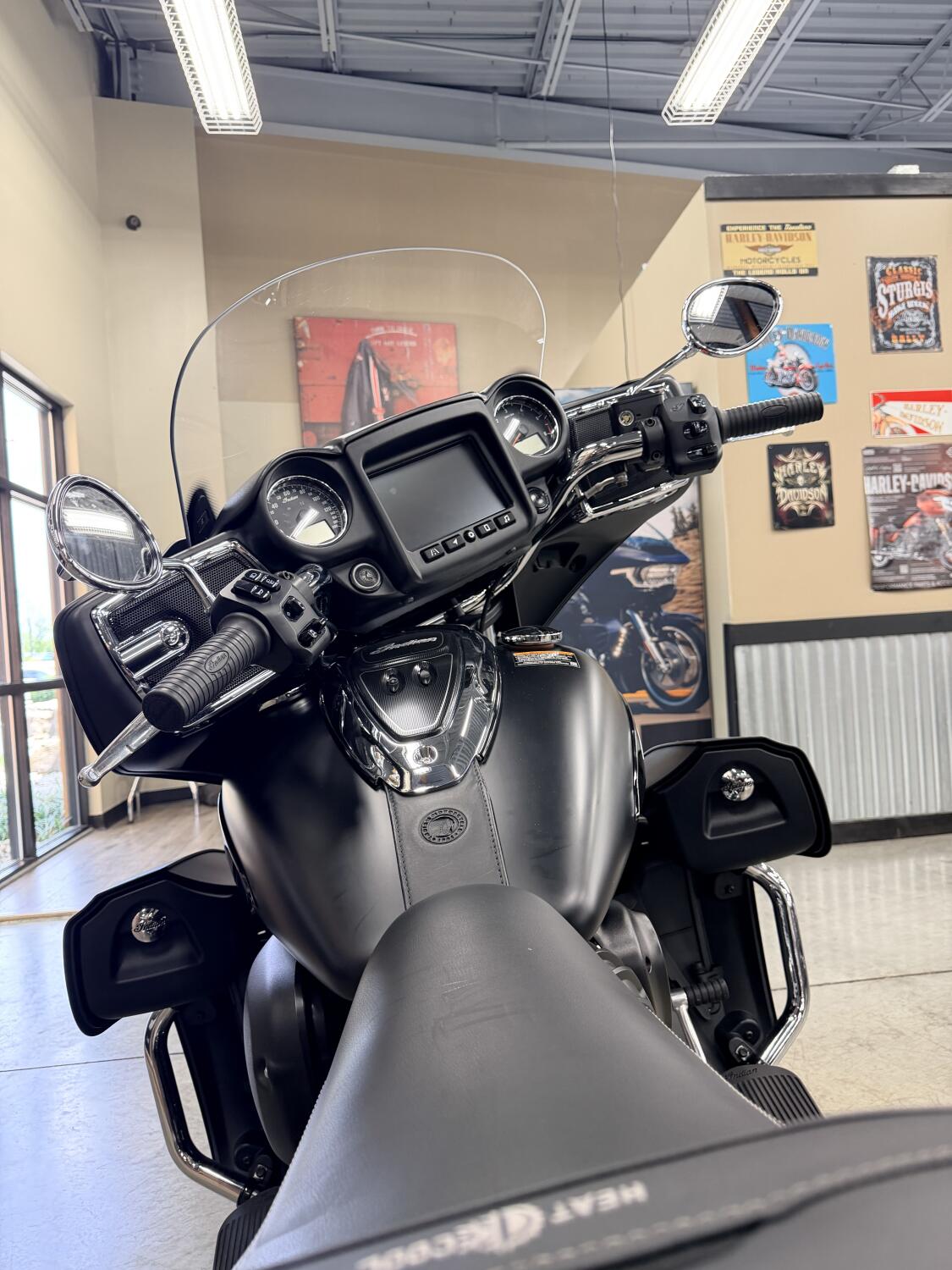 2020 Indian Motorcycle Roadmaster® Dark Horse® N20TKDBBAH, photo 4