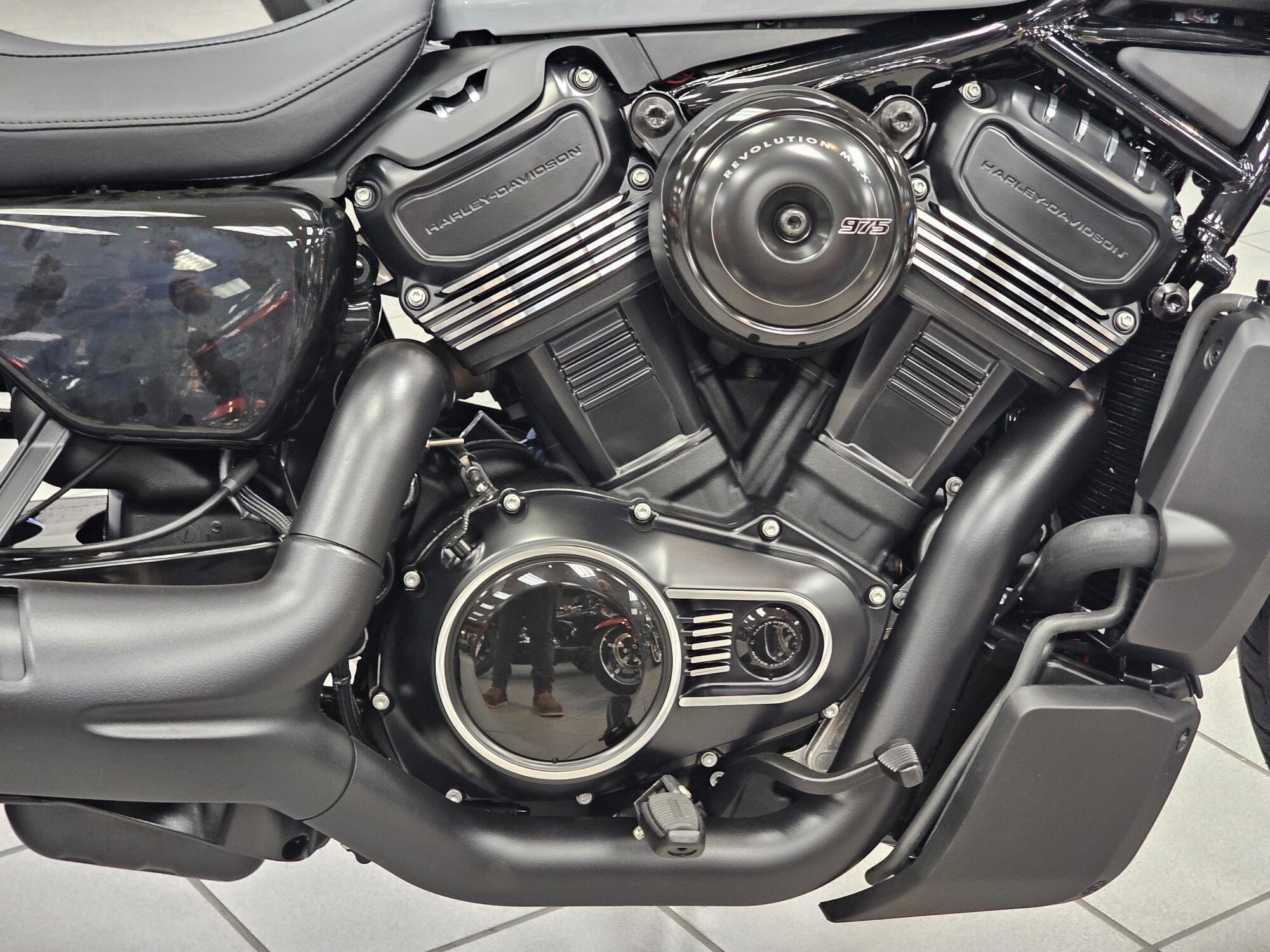 RH975 2026 Nightster®, photo 11