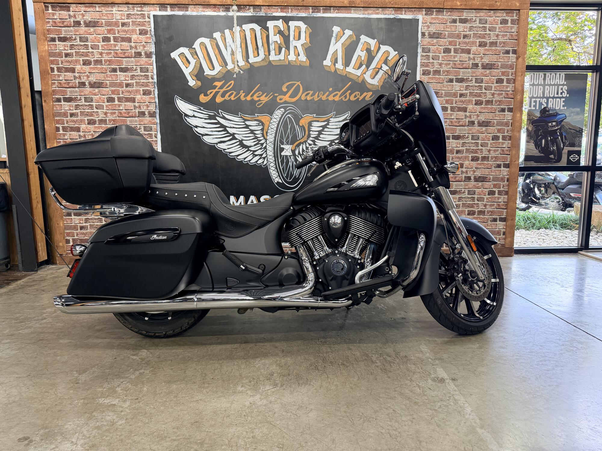 2020 Indian Motorcycle Roadmaster® Dark Horse® N20TKDBBAH