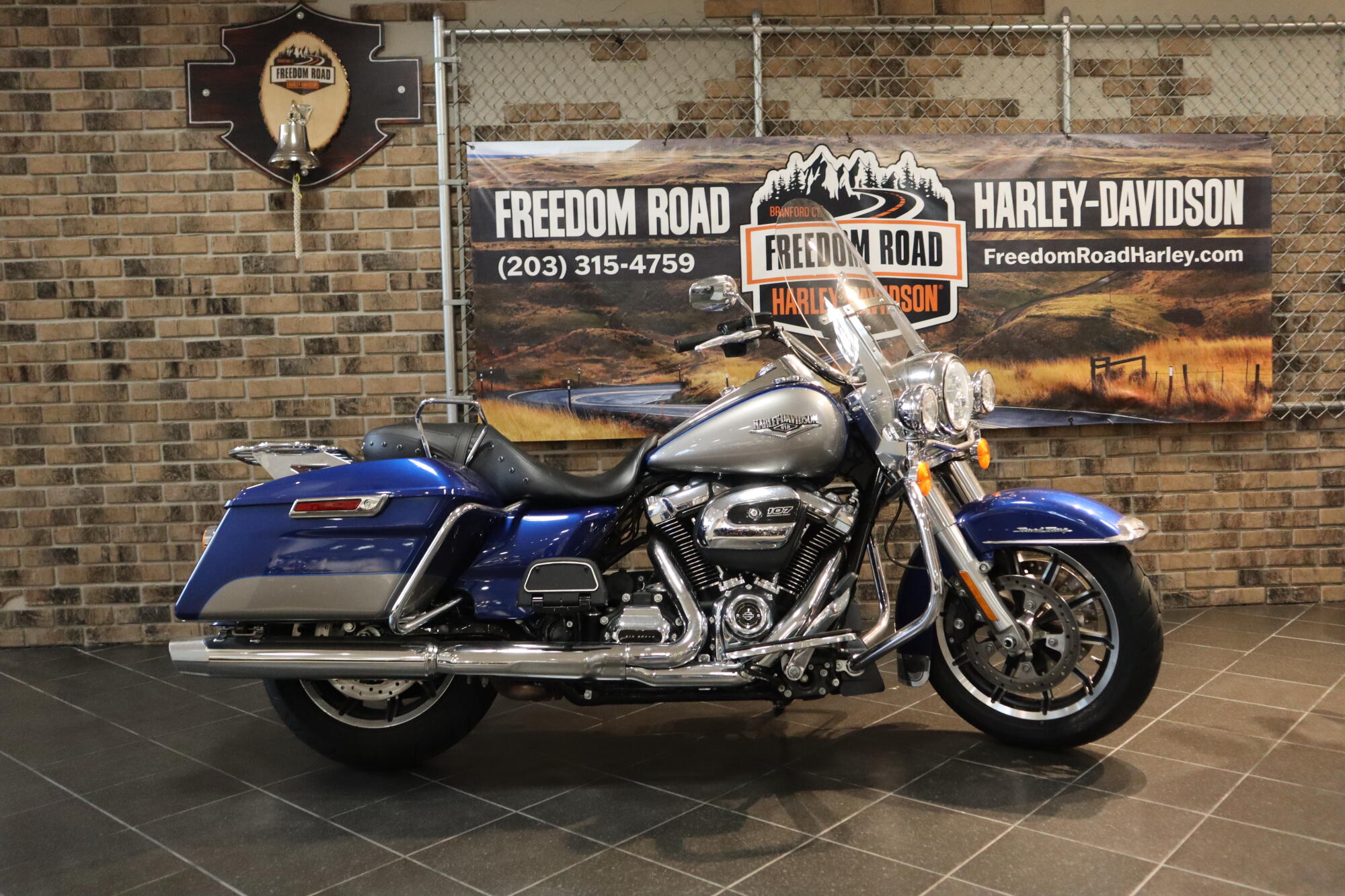 2017 Road King® (FLHR)