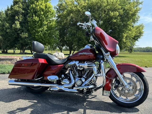 2009 Harley-Davidson® Street Glide® Billiard Red