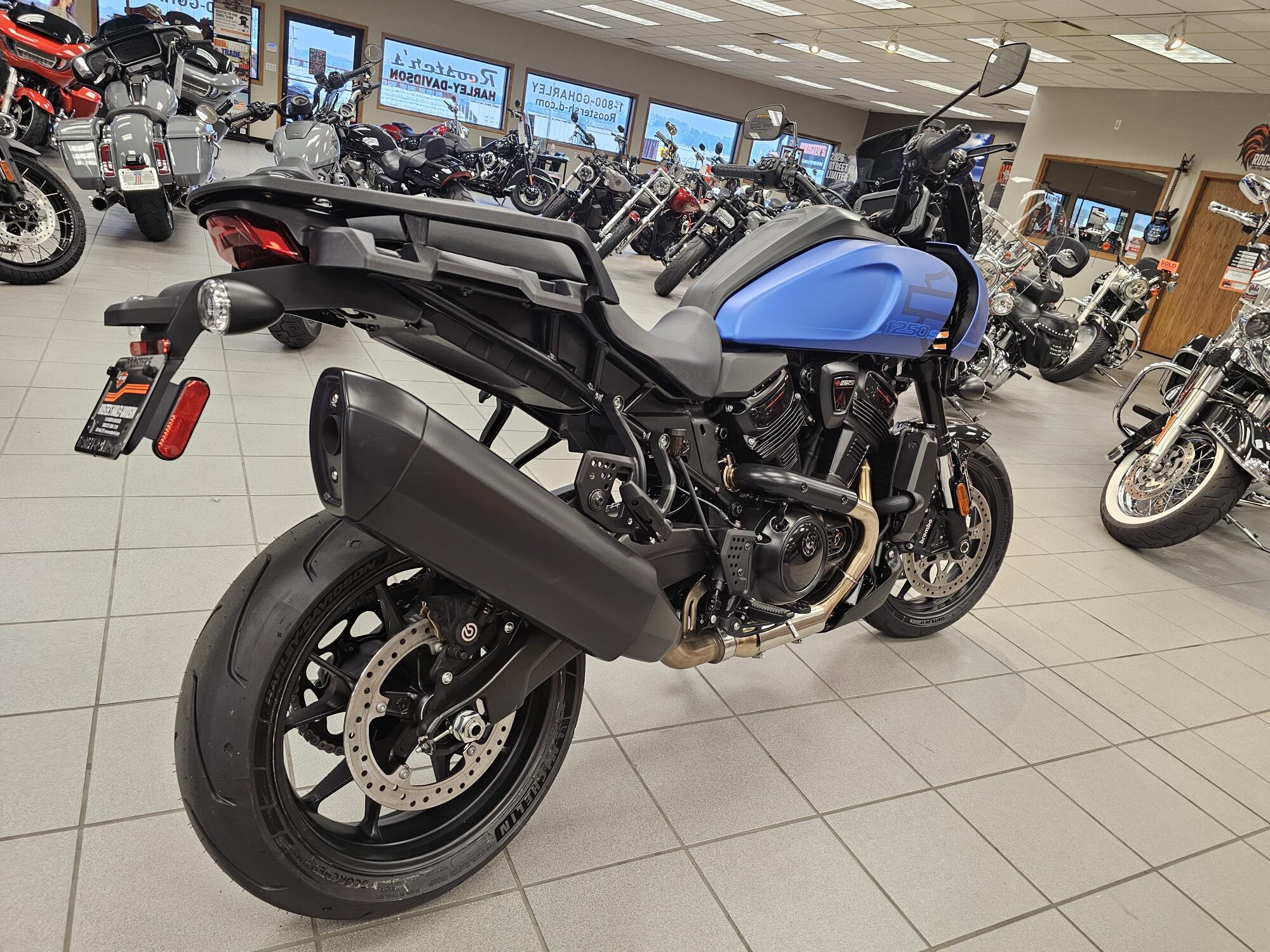 RA1250ST 2026 Pan America® 1250 ST, photo 8