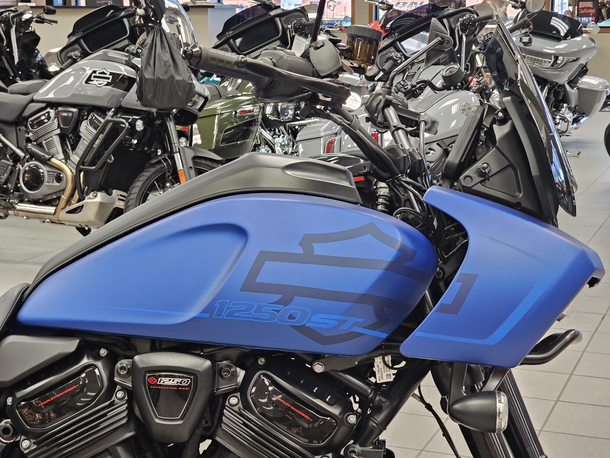 RA1250ST 2026 Pan America® 1250 ST, photo 9