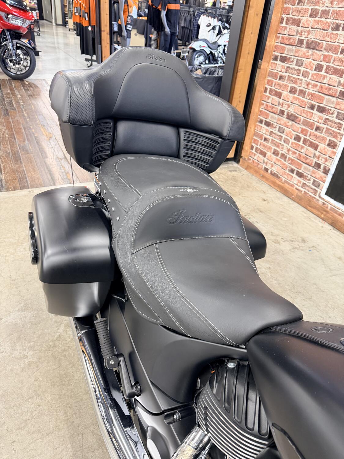2020 Indian Motorcycle Roadmaster® Dark Horse® N20TKDBBAH, photo 7