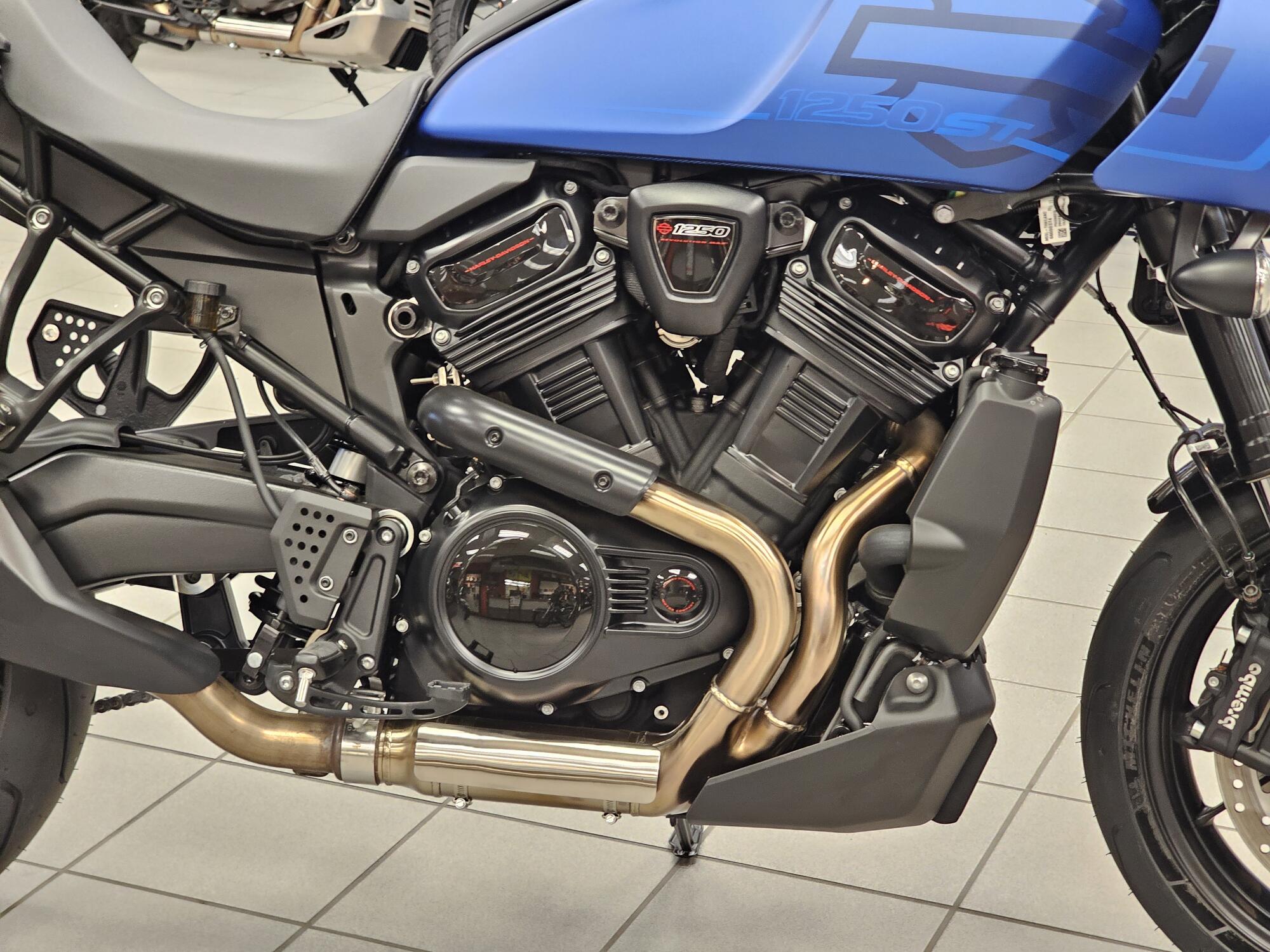 RA1250ST 2026 Pan America® 1250 ST, photo 11