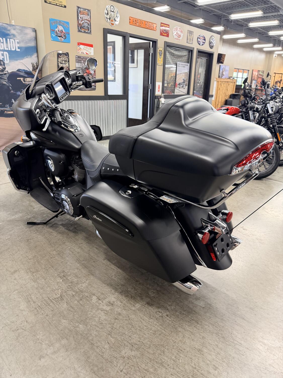 2020 Indian Motorcycle Roadmaster® Dark Horse® N20TKDBBAH, photo 10