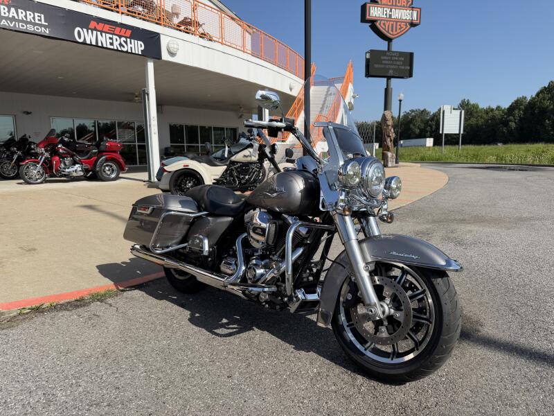 2016 Harley-Davidson® Road King® Billet Silver