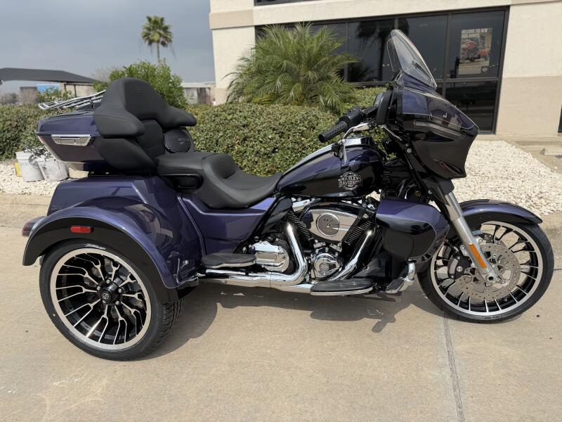 2026 Harley-Davidson® Street Glide 3 Limited Purple Abyss / Vivid Black Chrome Trim