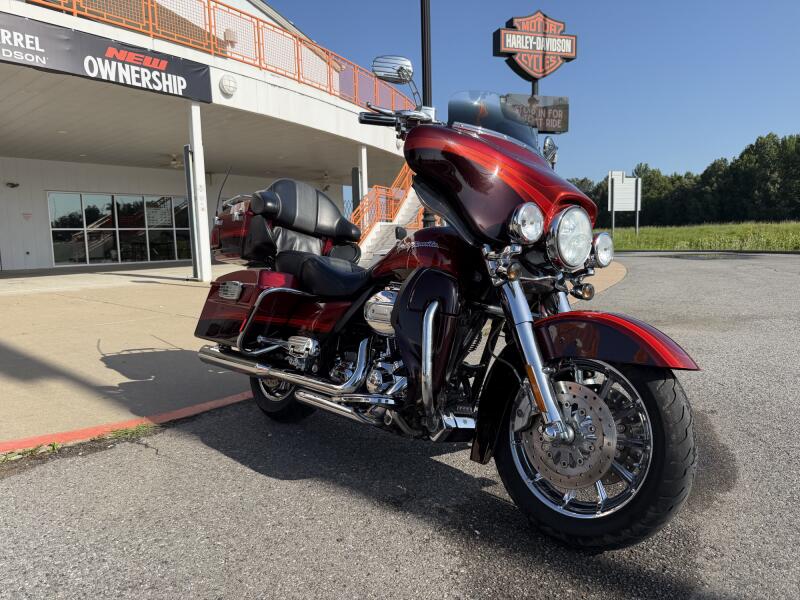 2009 Harley-Davidson® CVO™ Ultra Classic® Electra Glide® RUBY R/MAROON