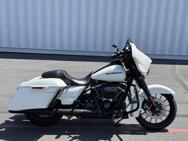FLHXS 2018 Street Glide® Special