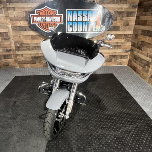 2026 Harley-Davidson® Road Glide® Dark Billiard Gray Chrome Trim thumb 3
