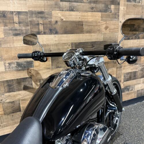 2016 Harley-Davidson® Breakout® Vivid Black FXSB103 thumb 0