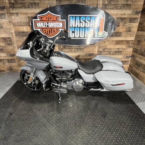 2026 Harley-Davidson® Road Glide® Dark Billiard Gray Chrome Trim thumb 2