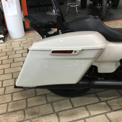 2022 Harley-Davidson® Road Glide® Special White Sand Pearl - Black Finish thumb 1