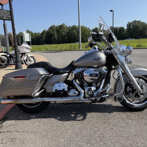 2016 Harley-Davidson® Road King® Billet Silver thumb 3