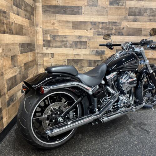 2016 Harley-Davidson® Breakout® Vivid Black FXSB103 thumb 2