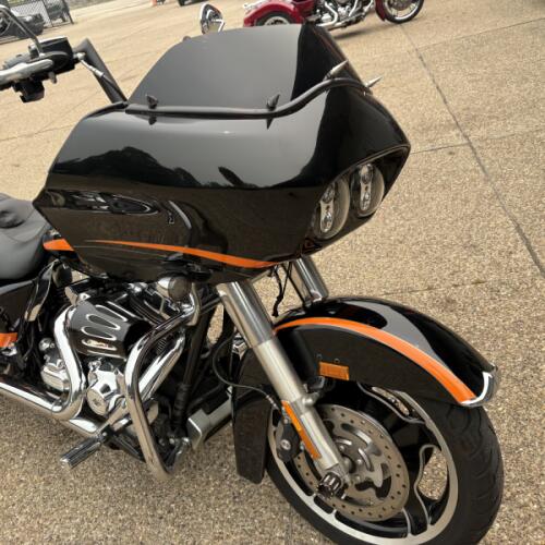 2011 Harley-Davidson® Road Glide® Custom Vivid Black Custom Orange Stripe thumb 2