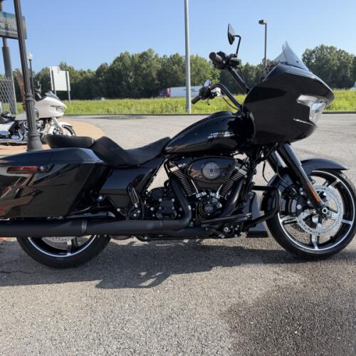2025 Harley-Davidson® Road Glide® Black thumb 3