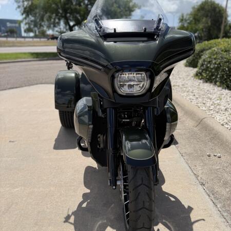 2026 Harley-Davidson® Street Glide 3 Limited Olive Steel Metallic / Vivid Black Black Trim thumb 2