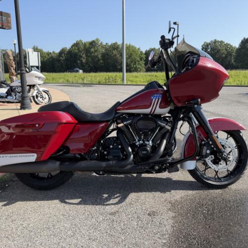2020 Harley-Davidson® Road Glide® Special Billiard Red/Stone Washed White thumb 3