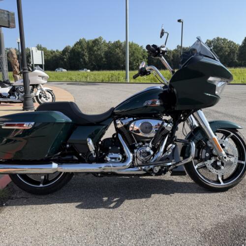 2024 Harley-Davidson® Road Glide® Alpine Green thumb 3