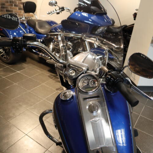 2017 Road King® (FLHR) thumb 1