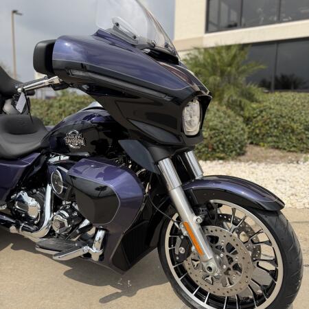 2026 Harley-Davidson® Street Glide 3 Limited Purple Abyss / Vivid Black Chrome Trim thumb 2