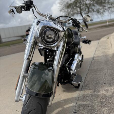 2026 Harley-Davidson® Fat Boy® OLIV STL MTL/BLK W/ PINSTRI thumb 2