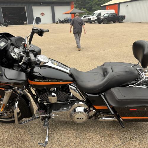 2011 Harley-Davidson® Road Glide® Custom Vivid Black Custom Orange Stripe thumb 3