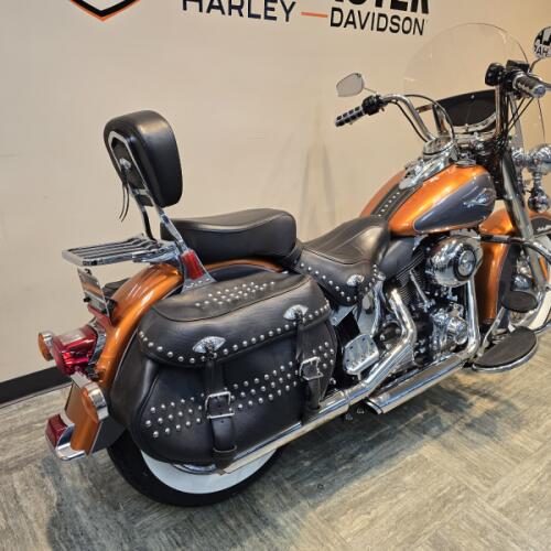2015 Harley-Davidson® Heritage Softail® Classic Two-Tone Amber Whiskey/Charcoal Pearl FLSTC thumb 3